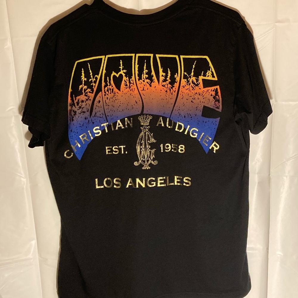 Christian Audigier Men’s T-Shirt…Sz Medium. Nice print and great condition.